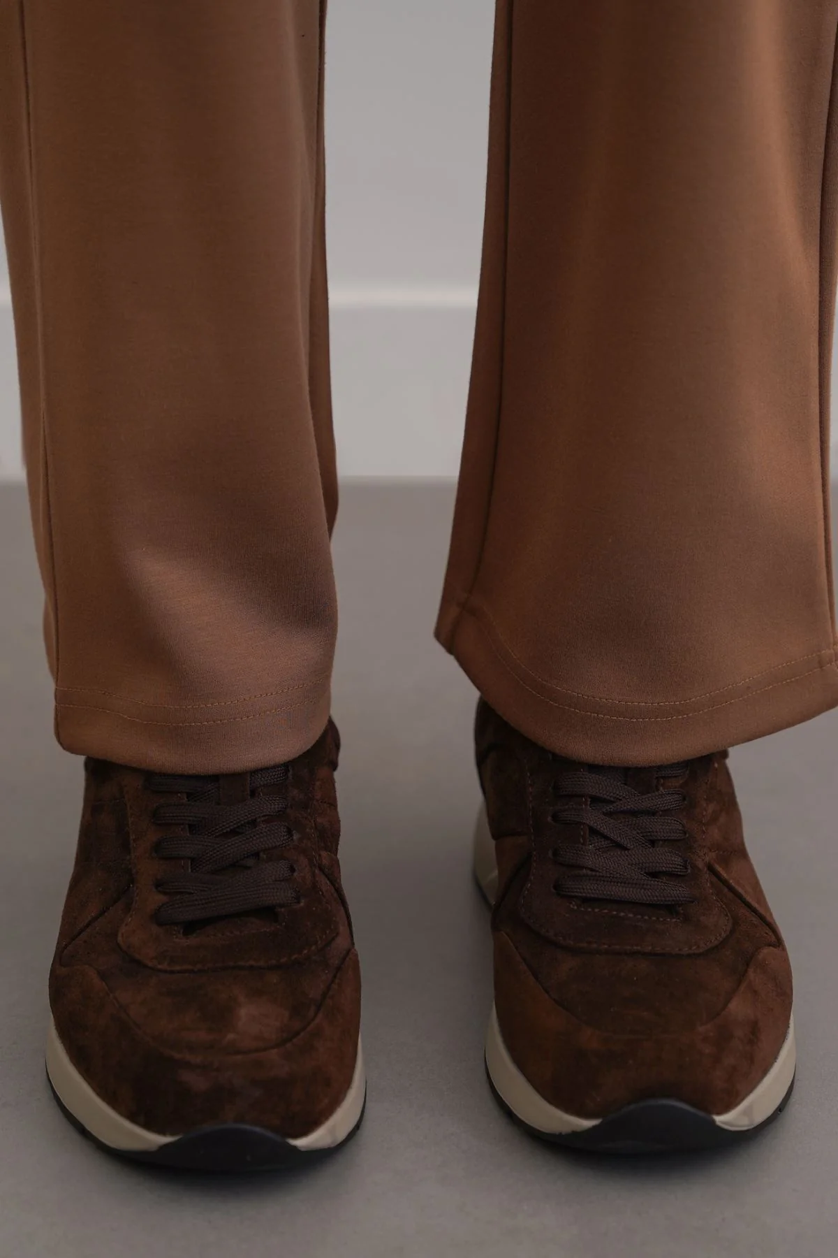 LACE-UP LEATHER SNEAKERS